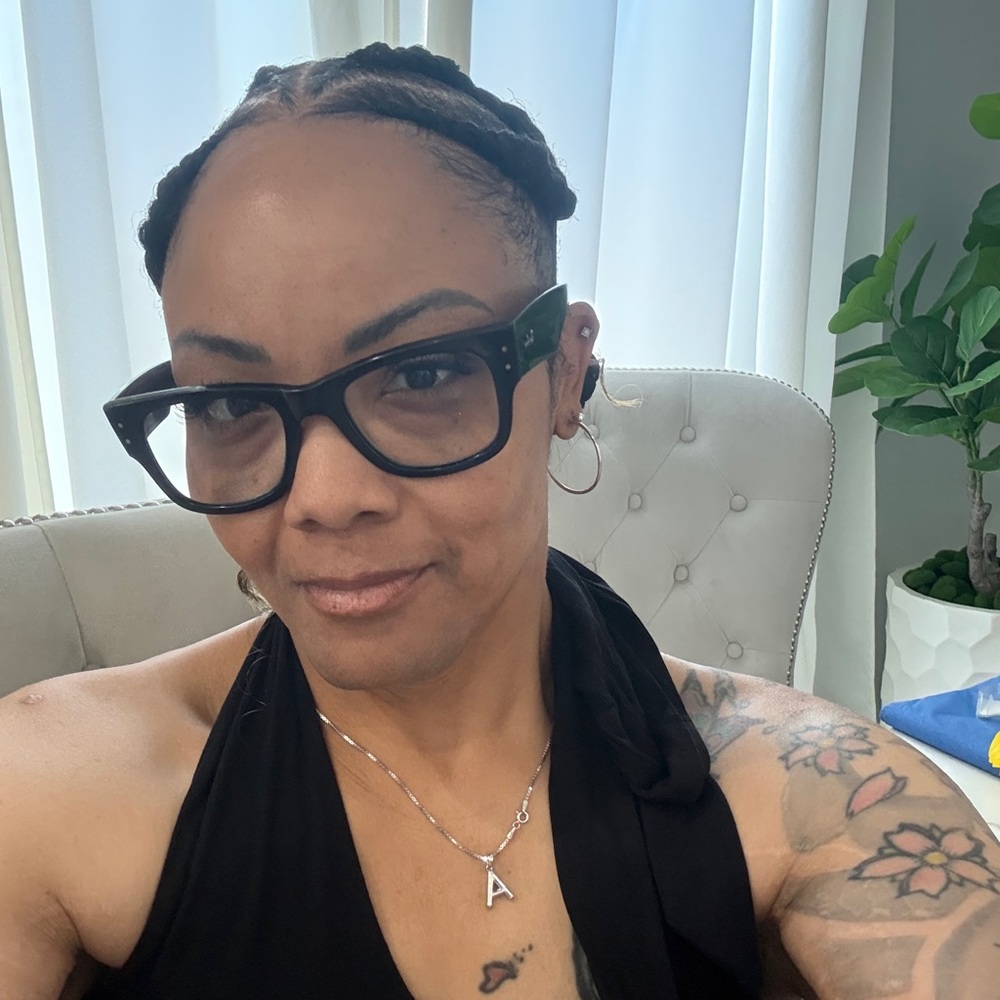 Meet your Posher, Angelique